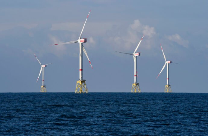 Governo interrompe autorização de cinco iniciativas de energia eólica no mar
