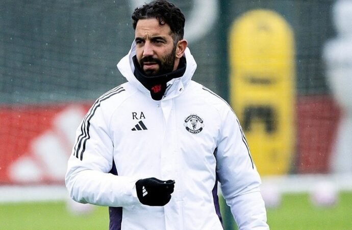 Mainoo? Em certas ocasiões, é complicado remover o Bruno do time