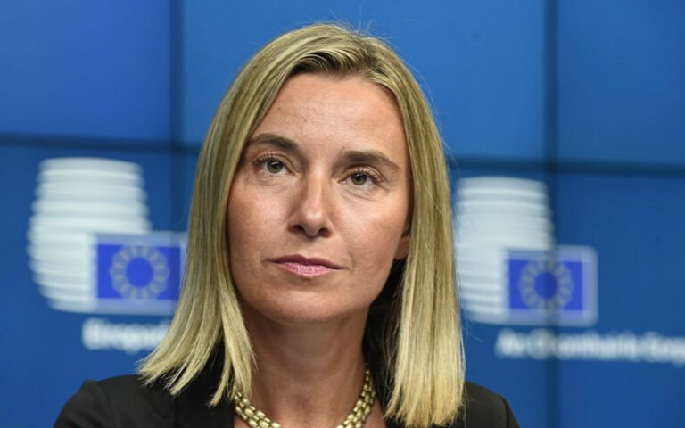Ex-vice-presidente da Comissão Europeia, Federica Mogherini, entre três arrestados por suspeito de engano.