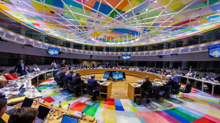 Ministros das Finanças da Grécia e da Bélgica disputam Eurogrupo - PPulse