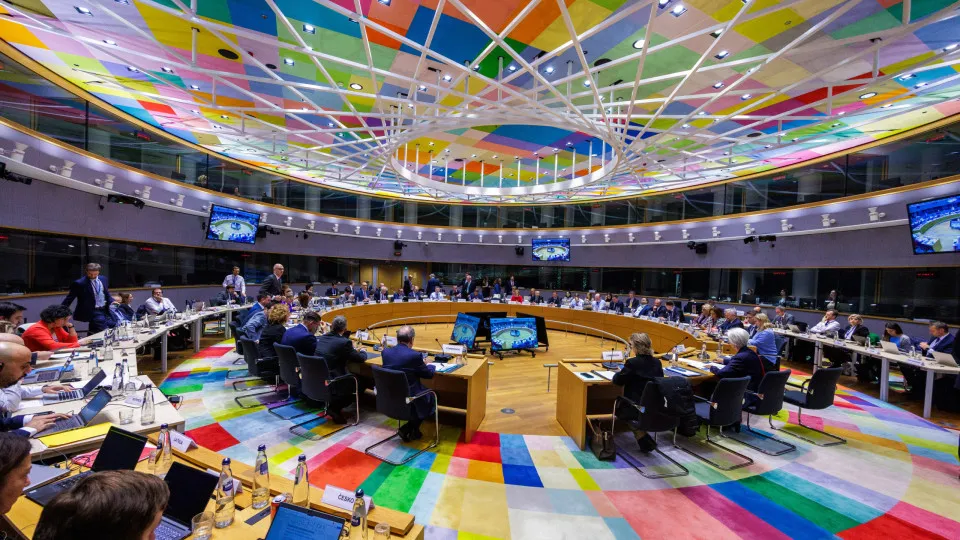 Ministros das Finanças da Grécia e da Bélgica disputam Eurogrupo - PPulse