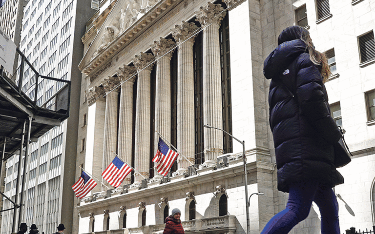 Bolsa de Nova Iorque inicia o dia com pequenas altas