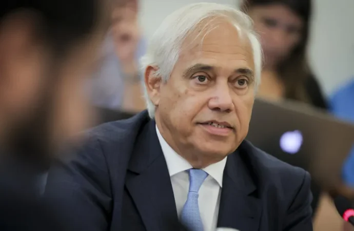 Não me parece imprescindível.