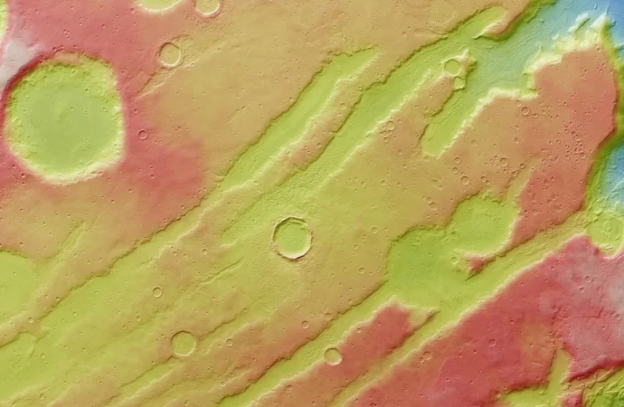 Imagens Novas de Marte Mostram Vestígios Ocultos de uma Era do Gelo Recente