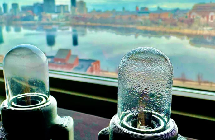 Tecnologia ultrassônica do MIT extrai água potável do ar em minutos