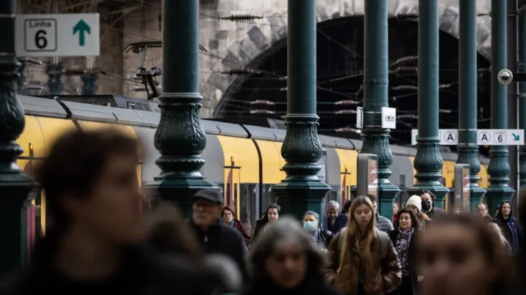 Crescimento de Viajantes em Aeroportos e Ferrovias (e Queda em Portos) - PPulse