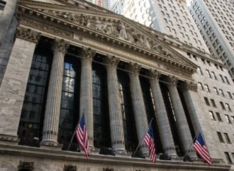 Bolsa fecha com Dow Jones à frente das altas na véspera de Natal