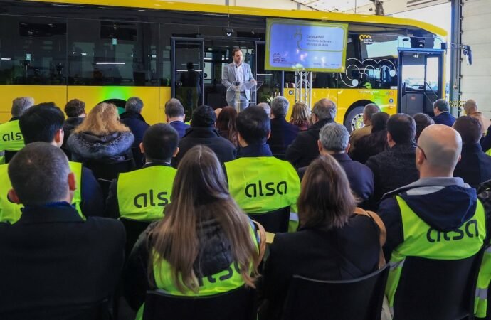 Mobilidade urbana ampliada com 60 ônibus elétricos