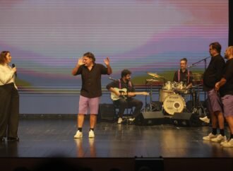 Comédia à La Carte encanta em apresentações quase lotadas