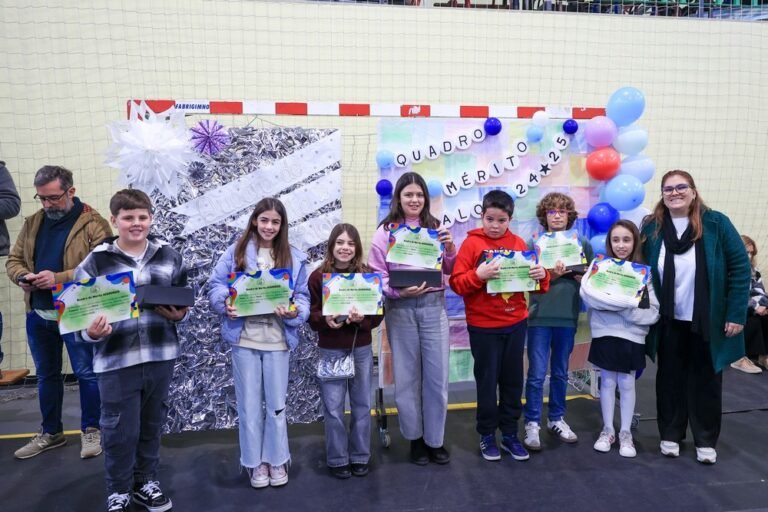 Escola Luísa Todi premia excelência dos estudantes