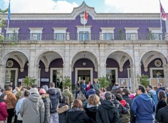 Participantes da APPACDM entoam Canções de Janeiras ao governo municipal