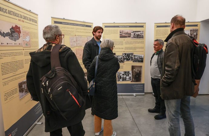 Mostra fotográfica recorda jovens refugiados da Áustria