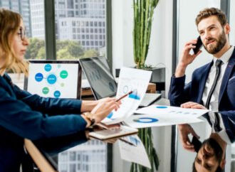 Companhias europeias buscam diminuir a influência da China nas redes de suprimentos