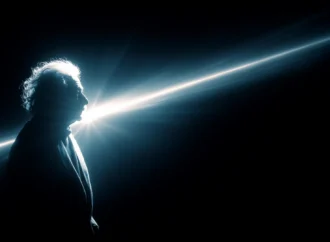 Pesquisadores tentaram desafiar a regra da luz de Einstein.