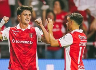 Pau Víctor pede falta por gol, Carlos Vicens afirma que sua função é auxiliar o time a evoluir