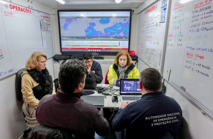 A Chefe do Executivo Maria das Dores Meira apresenta apoio a Alcácer do Sal