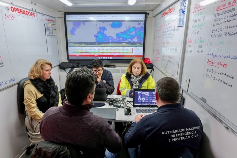 A Chefe do Executivo Maria das Dores Meira apresenta apoio a Alcácer do Sal