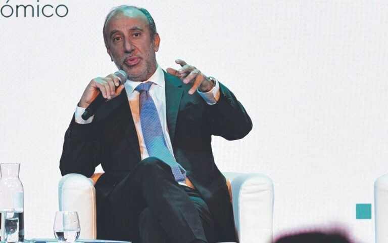 A Anacom multou em 8.200 euros a Entidade de Acompanhamento Turístico dos Açores por estabelecimento de tarifas de serviços.