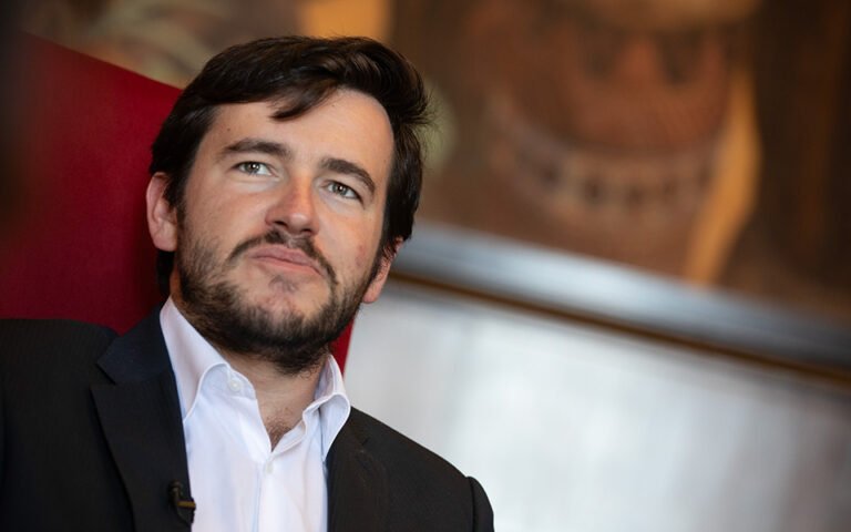 PS propõe ajuste orçamental se Executivo julgar que 'lay