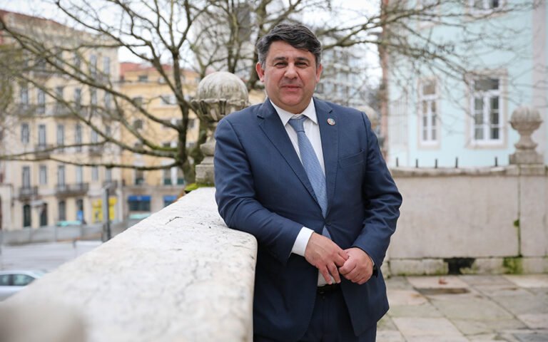 Executivo recebe "suporte vital" caso crise necessite ajustar PRR, aponta grupo de supervisão.