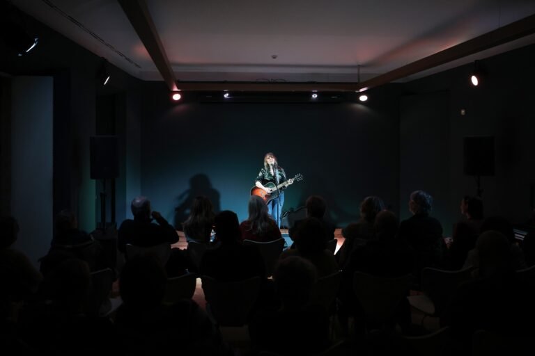 Amy Rigby com batida sertaneja e folk na Casa Cultural