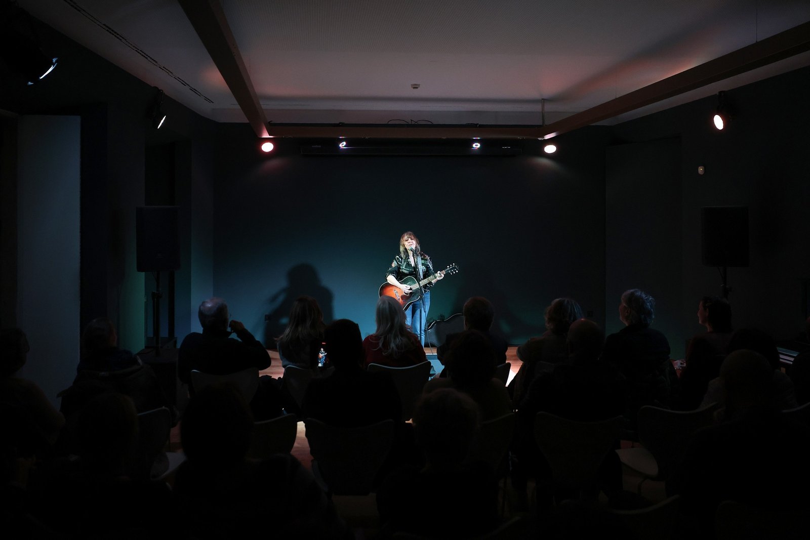 Amy Rigby com batida sertaneja e folk na Casa Cultural