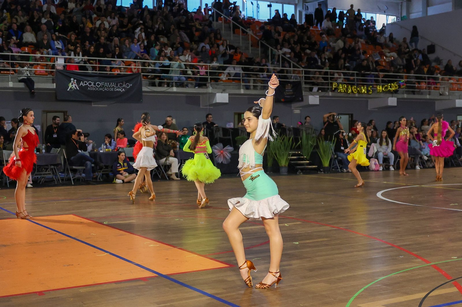 Centenas de artistas de dança disputam em Setúbal