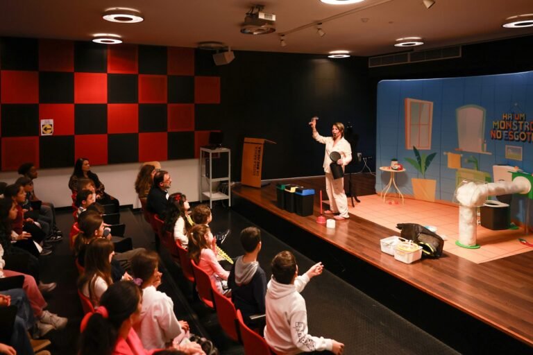 Apresentação de espetáculo educativo em celebração ao Dia Internacional da Água