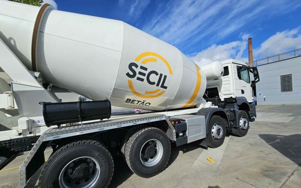 Molins finaliza a compra total da Secil e Semapa arrecada mais de mil milhões