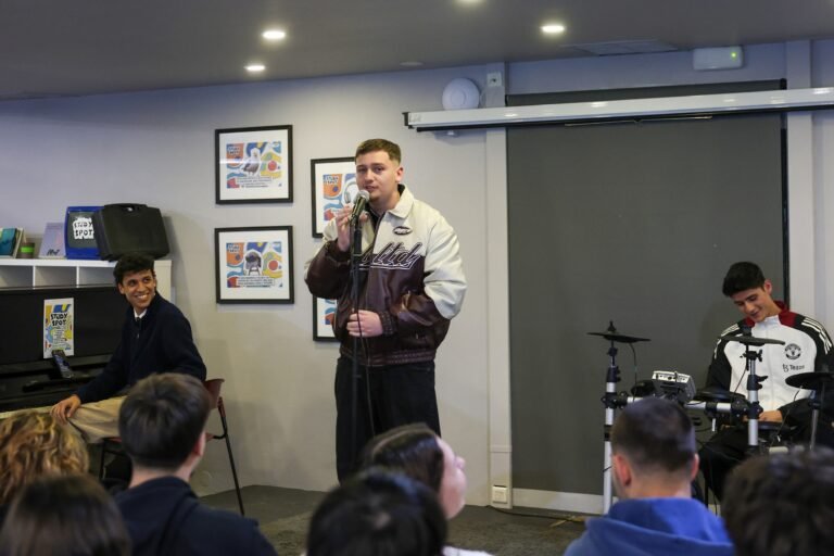 Tuba de Prática faz sua estreia com Rodrigo Mira no Mês da Nova Geração