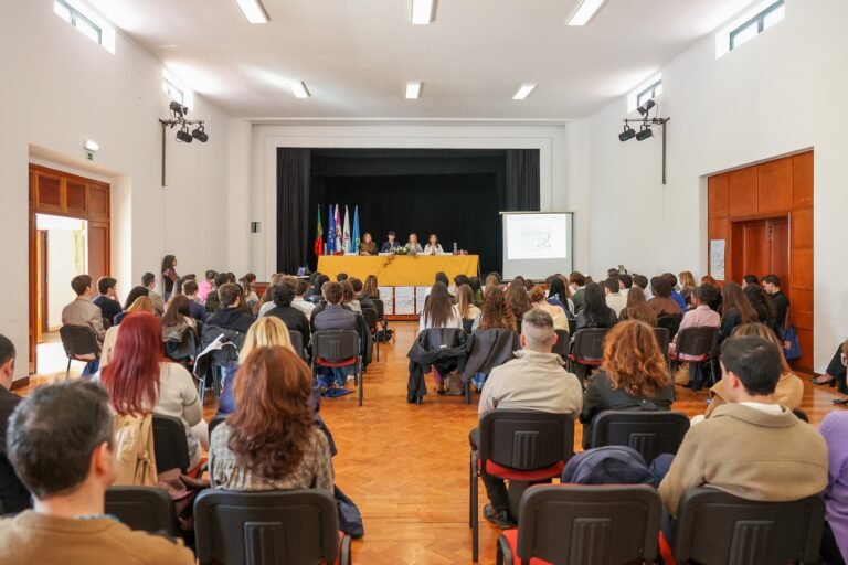 Assembleia da Juventude discute sobre educação financeira.