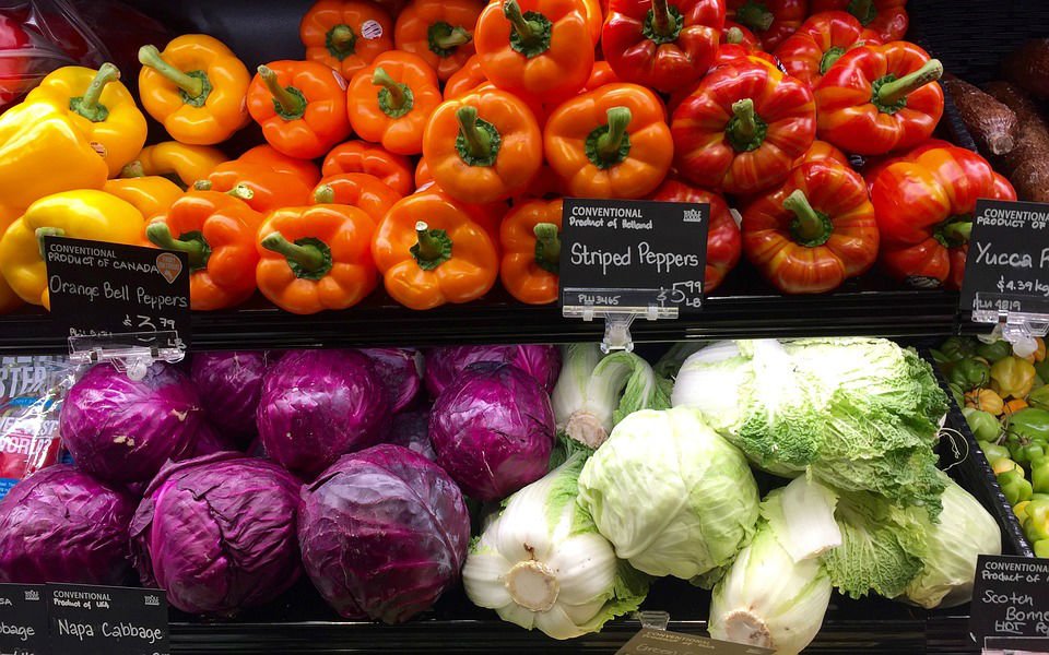 Produtos alimentares podem subir de preço devido a problemas na fabricação de adubos, adverte DBRS