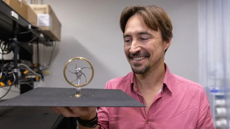 Novo motor utiliza o gélido vácuo cósmico para produzir energia à noite