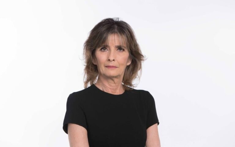 Faleceu Constança Cunha e Sá aos 67 anos. Líderes refletem sobre trajetória "profissional e pessoal" da repórter.