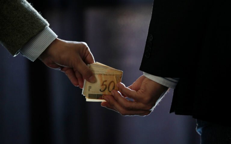 Subornos correspondem a 60% das ocorrências de corrupção, afirma advogado